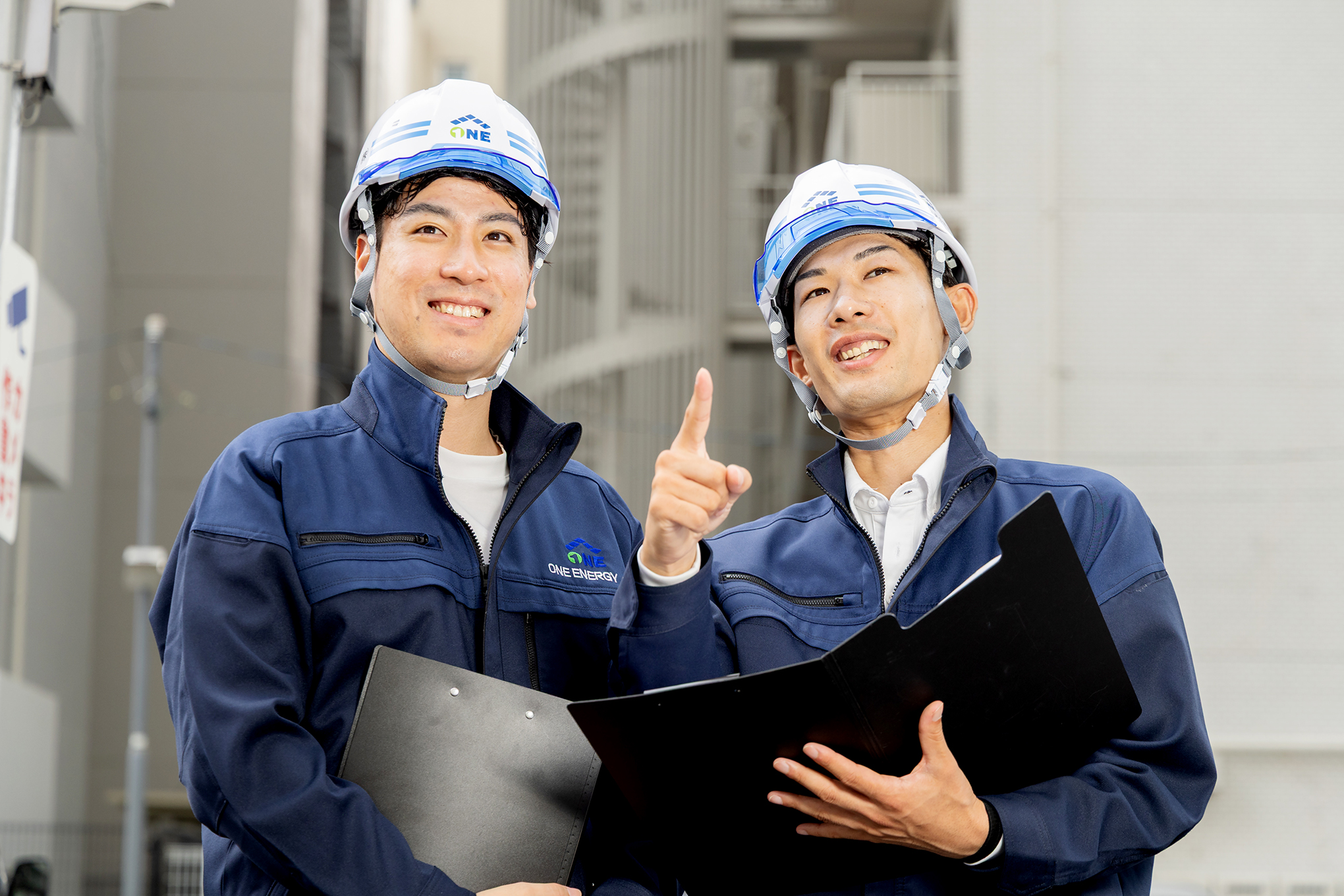 太陽光発電システムの施工スタッフ